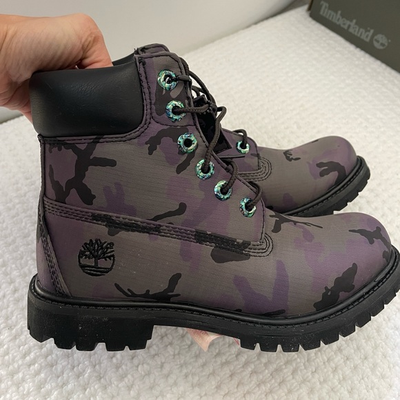 New Timberland 6" Iridescent Premium
Waterproof Black Camouflage Boots Size 6 - Picture 3 of 8
